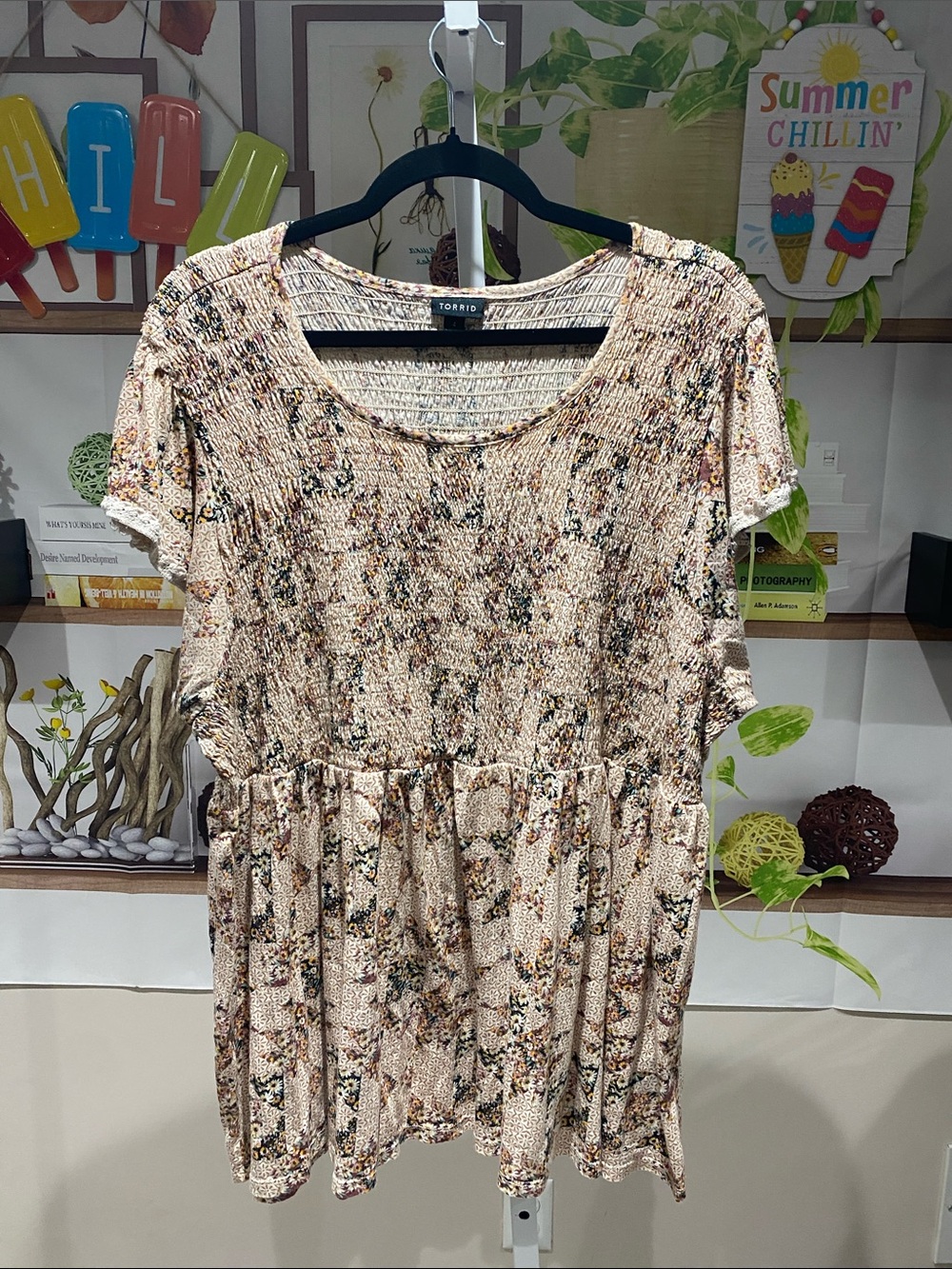 torrid Beige Floral Smocked Peplum Midi Top size 4. Ptp is 27.